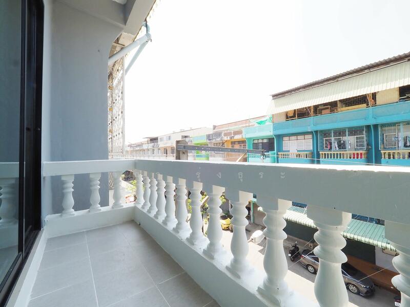 ขาย - บ้านรีโนเวทใหม่ ขายราคาพิเศษ อาคารพาณิชย์ 3.5 ชั้น+ดาดฟ้า ม.บัวทองธานี ขนาด 15 ตรว. 5นอน 3น้ำ, นนทบุรี