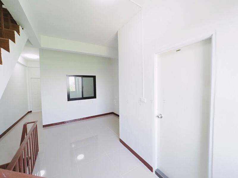 ขาย - บ้านรีโนเวทใหม่ ขายราคาพิเศษ อาคารพาณิชย์ 3.5 ชั้น+ดาดฟ้า ม.บัวทองธานี ขนาด 15 ตรว. 5นอน 3น้ำ, นนทบุรี