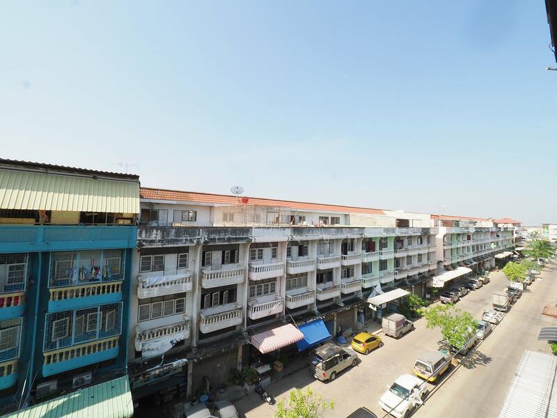 ขาย - บ้านรีโนเวทใหม่ ขายราคาพิเศษ อาคารพาณิชย์ 3.5 ชั้น+ดาดฟ้า ม.บัวทองธานี ขนาด 15 ตรว. 5นอน 3น้ำ, นนทบุรี