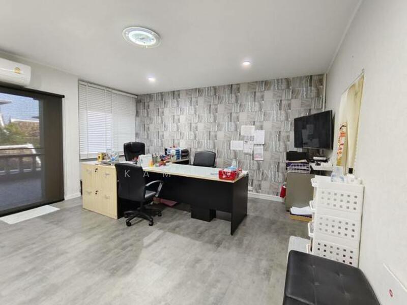 For Sale - 4-story townhome, good location, can access in many ways, 2-Sena-Chokchai Si Green and yellow lines, Bangkok