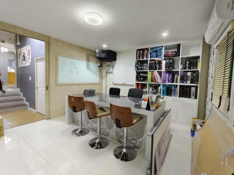 ขาย - ทาวน์โฮม 4 ชั้น พื้นที่ใช้สอยเยอะ ทำเลดี เข้าออกได้หลายทาง ใกล้ รฟฟ สีเขียวและสีเหลือง, กรุงเทพ