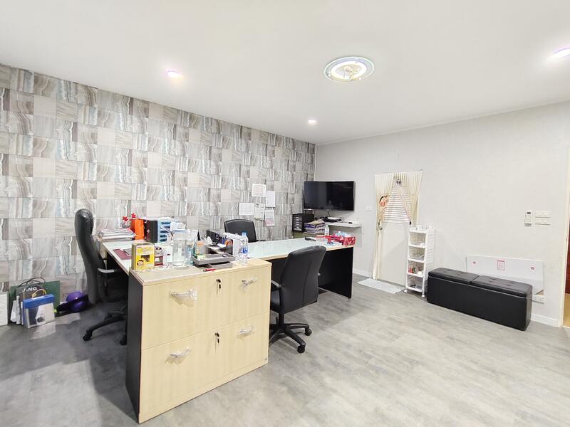 For Sale - 4-story townhome, good location, can access in many ways, 2-Sena-Chokchai Si Green and yellow lines, Bangkok