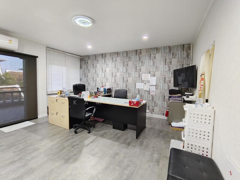 For Sale - 4-story townhome, good location, can access in many ways, 2-Sena-Chokchai Si Green and yellow lines, Bangkok