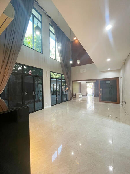 ให้เช่า - บ้านใจกลางเมือง ให้เช่าเดือนละ 45,000 บาท ใกล้เมญ่า No.1H429, เชียงใหม่