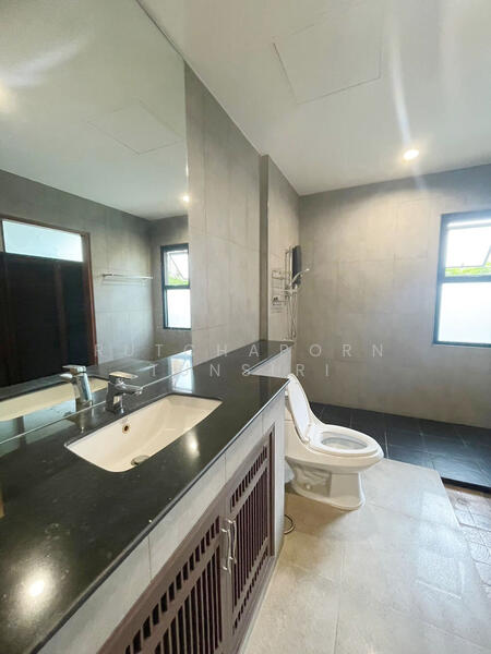 ให้เช่า - บ้านใจกลางเมือง ให้เช่าเดือนละ 45,000 บาท ใกล้เมญ่า No.1H429, เชียงใหม่