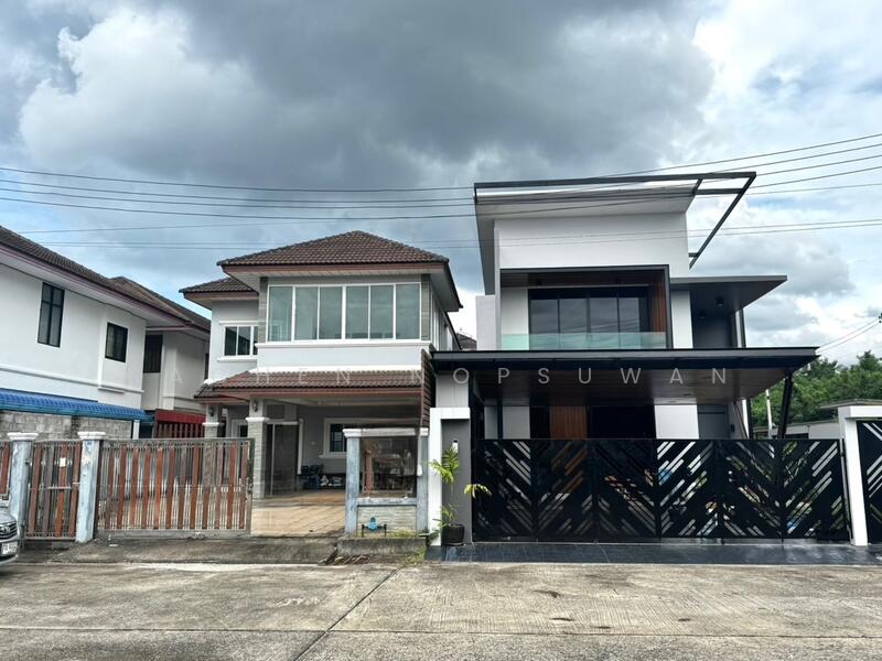 ขาย - ขายด่วน บ้านเดี่ยวรีโนเวทใหม่ พิกัดหลังแมคโคร หาดใหญ่ เนื้อที่ 75 ตารางวา 4 ห้องนอน ขาย 8.5 ล้านบาท, สงขลา