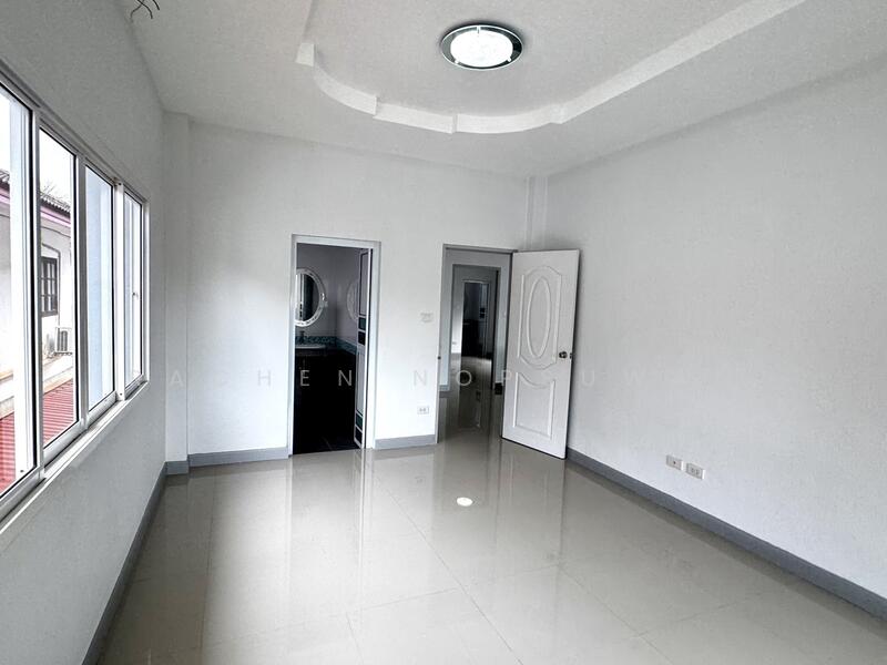 ขาย - ขายด่วน บ้านเดี่ยวรีโนเวทใหม่ พิกัดหลังแมคโคร หาดใหญ่ เนื้อที่ 75 ตารางวา 4 ห้องนอน ขาย 8.5 ล้านบาท, สงขลา