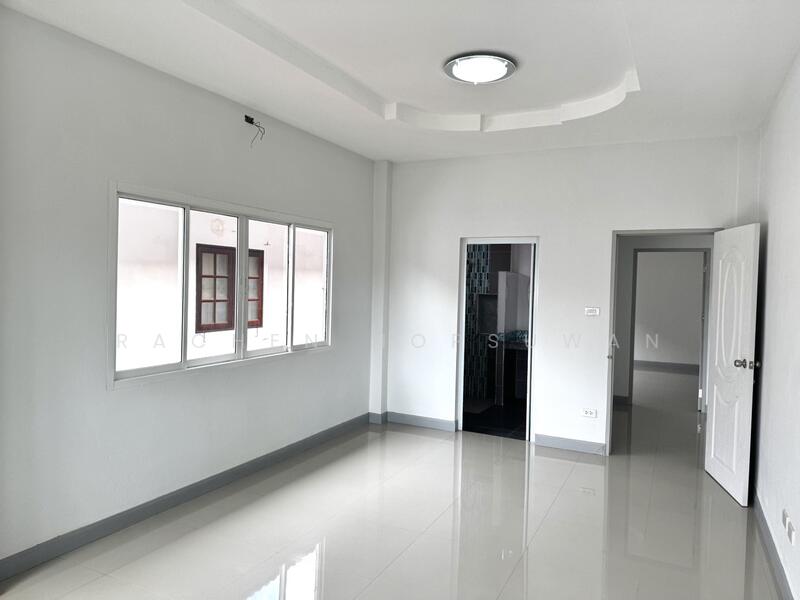 ขาย - ขายด่วน บ้านเดี่ยวรีโนเวทใหม่ พิกัดหลังแมคโคร หาดใหญ่ เนื้อที่ 75 ตารางวา 4 ห้องนอน ขาย 8.5 ล้านบาท, สงขลา