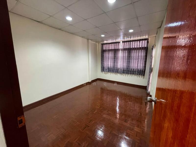 For Rent - C168-TNK210 บ้านให้เช่า ซอย จรัญ1 ใกล้ MRT ท่าพระ ที่ดิน 90 ตร.ว. บ้านสำหรับครอบครัวใหญ่, Bangkok