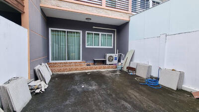 ขาย - ทาวน์โฮม 2 ชั้น ถนนสุขาภิบาล5 ซอย60 (ใกล้ตลาดทรัพย์เจริญ), กรุงเทพ