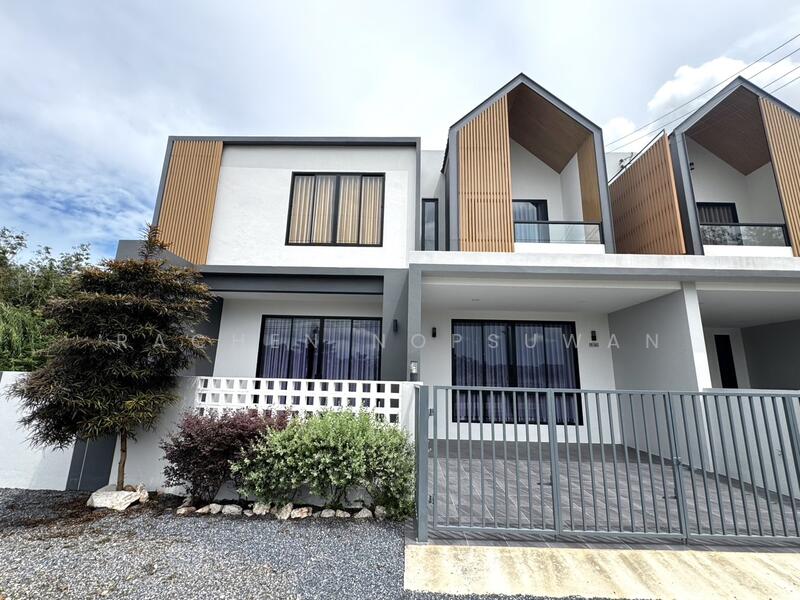 ขาย - ขายด่วน บ้านหลังมุมโซนสนามบินหาดใหญ่ มือ1 เฟอร์ครบ พร้อมอยู่ 60.8ตารางวา 3 ห้องนอน ขายด่วน 4.2 ล้าน, สงขลา