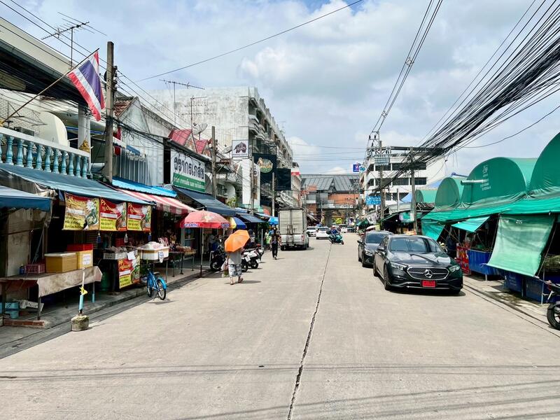 For Sale - RARE ITEM แปลงสวยเหมาะลงทุน ขายที่ดิน รามคำแหง 166 (สร้างได้ 8 ชั้น) ใกล้ MRT 100 กว่าเมตร, Bangkok