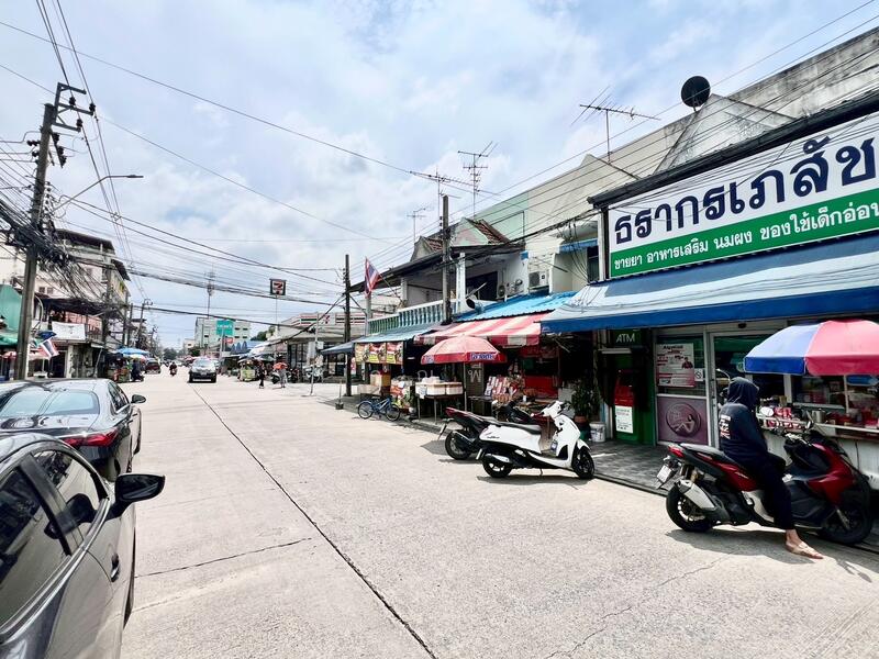 For Sale - RARE ITEM แปลงสวยเหมาะลงทุน ขายที่ดิน รามคำแหง 166 (สร้างได้ 8 ชั้น) ใกล้ MRT 100 กว่าเมตร, Bangkok