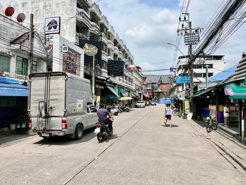 ขาย - RARE ITEM แปลงสวยเหมาะลงทุน ขายที่ดิน รามคำแหง 166 (สร้างได้ 8 ชั้น) ใกล้ MRT 100 กว่าเมตร, กรุงเทพ