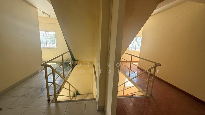 ขาย - ขายอาคารพาณิชย์ 3 ชั้น 2 คูหาติด หลังมุม ทำเลดี เดินทางสะดวก อำเภอบางละมุง จังหวัดชลบุรี, ชลบุรี