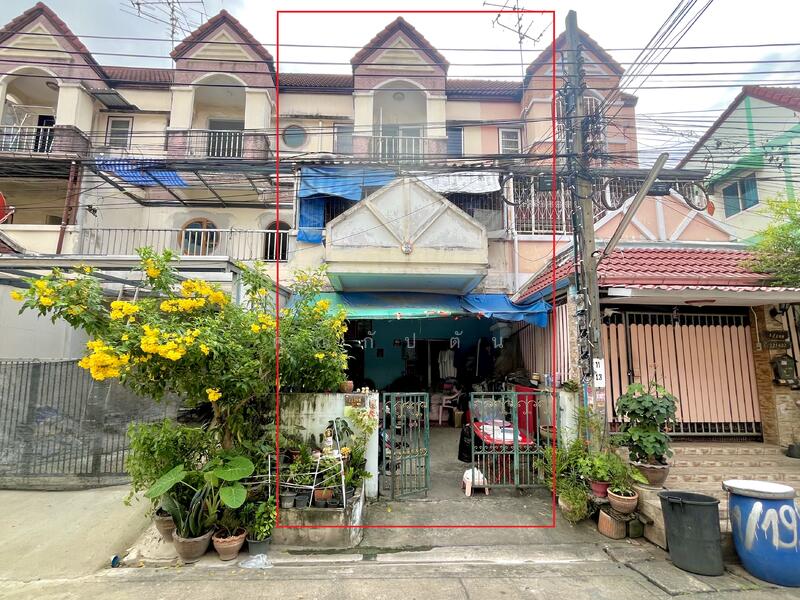 ขาย - ถูกกว่าหลังอื่น เหลืองบไว้รีโนเวท!!! ขายทาวน์โฮม โครงการหมู่บ้านทองภูมิวิลล่า (Thongphum Villa), กรุงเทพ