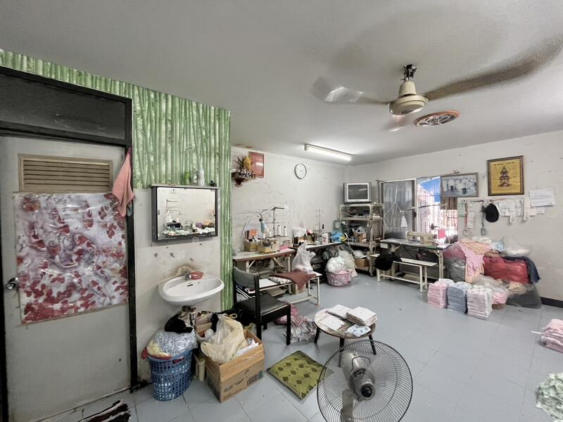 ขาย - ถูกกว่าหลังอื่น เหลืองบไว้รีโนเวท!!! ขายทาวน์โฮม โครงการหมู่บ้านทองภูมิวิลล่า (Thongphum Villa), กรุงเทพ