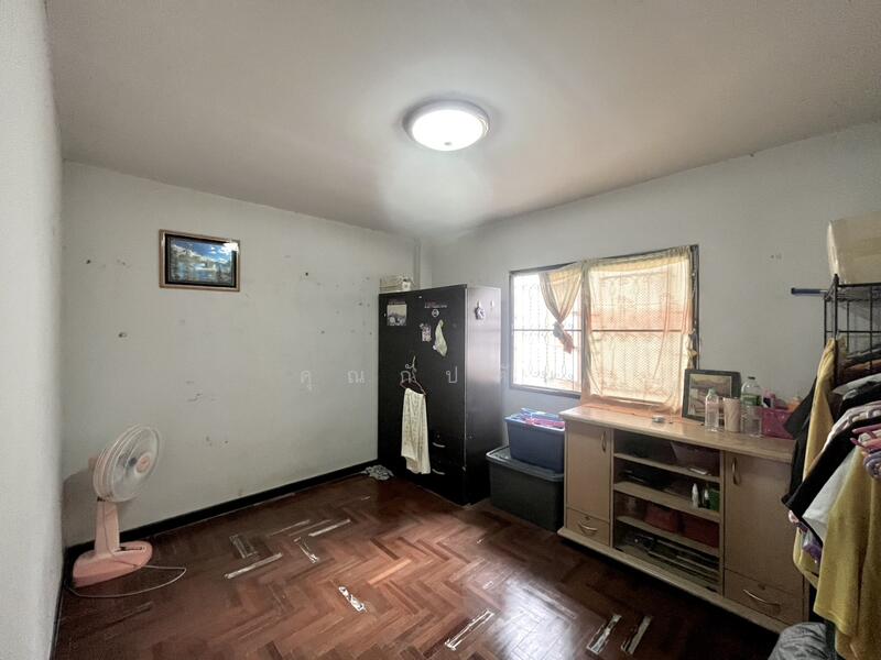 ขาย - ถูกกว่าหลังอื่น เหลืองบไว้รีโนเวท!!! ขายทาวน์โฮม โครงการหมู่บ้านทองภูมิวิลล่า (Thongphum Villa), กรุงเทพ