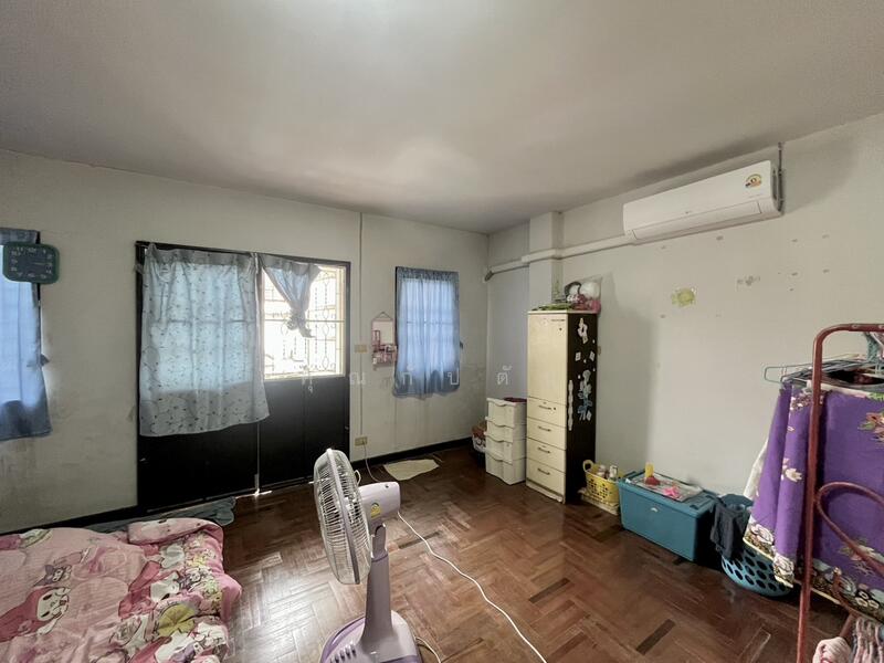 ขาย - ถูกกว่าหลังอื่น เหลืองบไว้รีโนเวท!!! ขายทาวน์โฮม โครงการหมู่บ้านทองภูมิวิลล่า (Thongphum Villa), กรุงเทพ