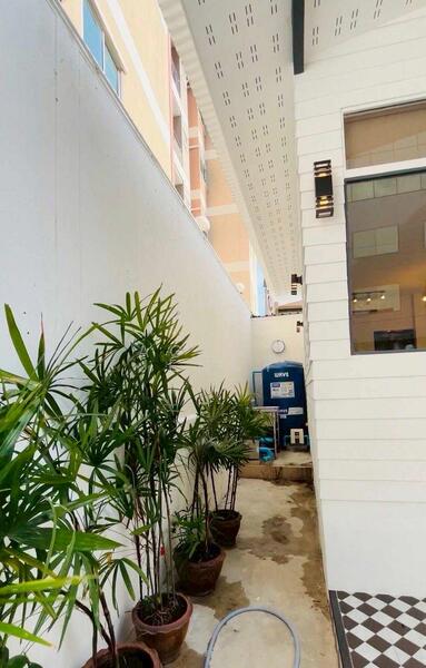 ให้เช่า - ให้เช่าบ้านสร้างใหม่ ทำเล สาทร 17 (Pet Friendly) (SPSJN238), กรุงเทพ