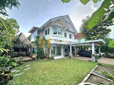 ขาย - ลัดดารมย์ วัชรพล : Laddarom Watcharapol, กรุงเทพ