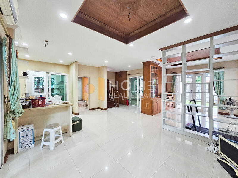 ขาย - ลัดดารมย์ วัชรพล : Laddarom Watcharapol, กรุงเทพ