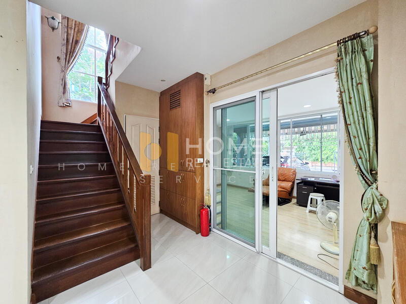 ขาย - ลัดดารมย์ วัชรพล : Laddarom Watcharapol, กรุงเทพ