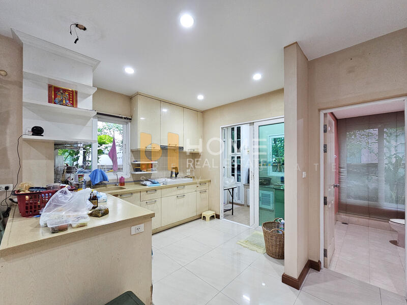 ขาย - ลัดดารมย์ วัชรพล : Laddarom Watcharapol, กรุงเทพ