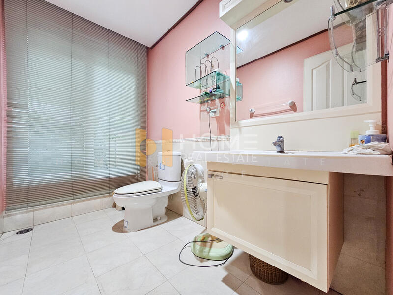 ขาย - ลัดดารมย์ วัชรพล : Laddarom Watcharapol, กรุงเทพ