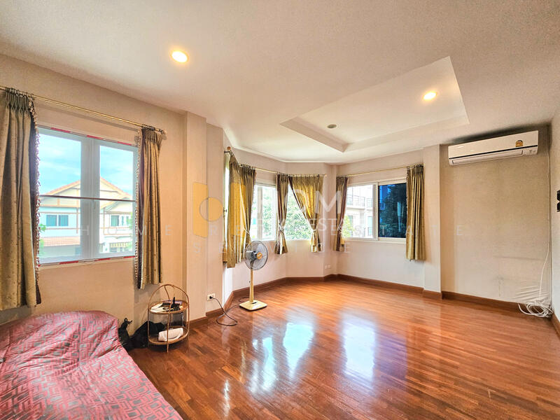 ขาย - ลัดดารมย์ วัชรพล : Laddarom Watcharapol, กรุงเทพ