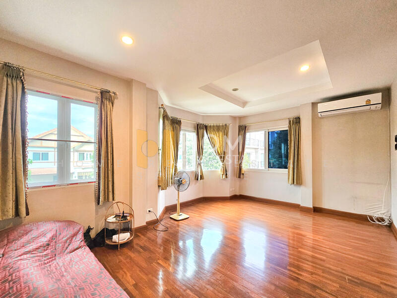 ขาย - ลัดดารมย์ วัชรพล : Laddarom Watcharapol, กรุงเทพ