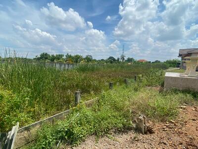 ขาย - ขายที่ดินสวย เหมาะสำหรับ สร้างเพื่ออยู่อาศัย หรือเพื่อการลงทุนในอนาคต ด้านติดถนน ด้านหลังติดคลองตาชม, นนทบุรี