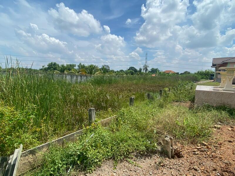 ขาย - ขายที่ดินสวย เหมาะสำหรับ สร้างเพื่ออยู่อาศัย หรือเพื่อการลงทุนในอนาคต ด้านติดถนน ด้านหลังติดคลองตาชม, นนทบุรี