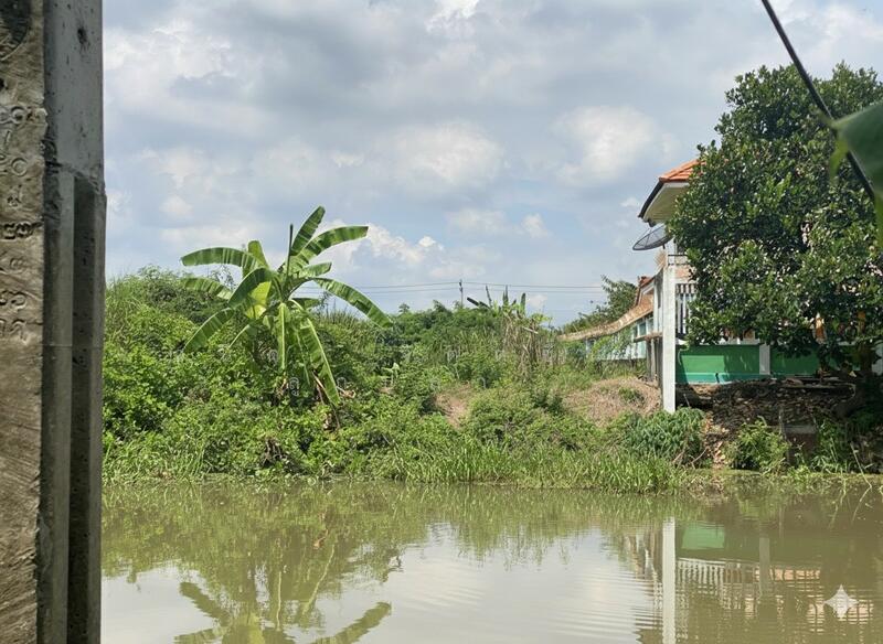 ขาย - ขายที่ดินสวย เหมาะสำหรับ สร้างเพื่ออยู่อาศัย หรือเพื่อการลงทุนในอนาคต ด้านติดถนน ด้านหลังติดคลองตาชม, นนทบุรี
