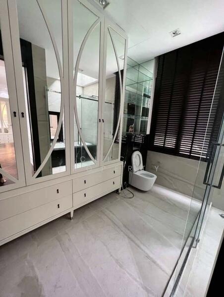 ขาย - บ้านเดี่ยว พูลวิลล่า 3 ชั้น เอกมัย 12, กรุงเทพ