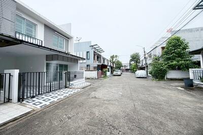 ขาย - Areeya The Colors Premium Lat Pla Khao : อารียา เดอะคัลเลอร์ พรีเมียม ลาดปลาเค้า, กรุงเทพ