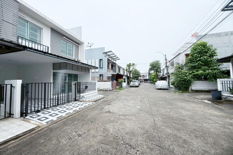 ขาย - Areeya The Colors Premium Lat Pla Khao : อารียา เดอะคัลเลอร์ พรีเมียม ลาดปลาเค้า, กรุงเทพ