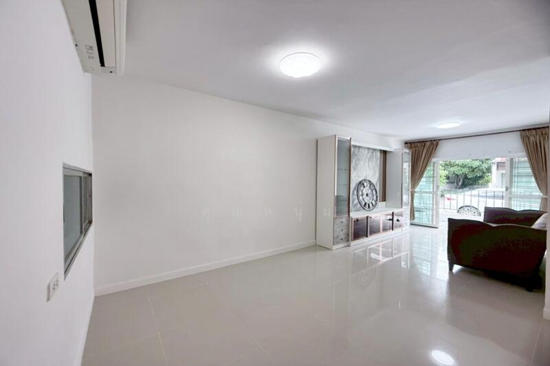 ขาย - Areeya The Colors Premium Lat Pla Khao : อารียา เดอะคัลเลอร์ พรีเมียม ลาดปลาเค้า, กรุงเทพ