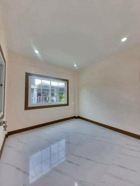 ขาย - บ้านพฤกษา 3 ซ.วัดลาดปลาดุก : Baan Pruksa 3 Soi Watlatpladuk, นนทบุรี