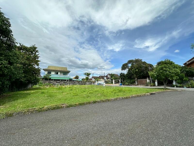 ขาย - ขายที่ดินถมแล้ว ในหมู่บ้านสหกรณ์ไทยออยล์ 2 แปลง 204 ตร.วา แปลงใหญ่ ติดถนนสายหลัก ศรีราชา ชลบุรี, ชลบุรี