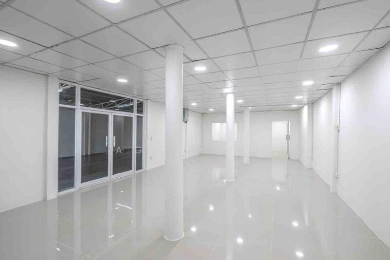 ให้เช่า - Office building for rent, located at Sanphawut Road (SPSAM1998), กรุงเทพ