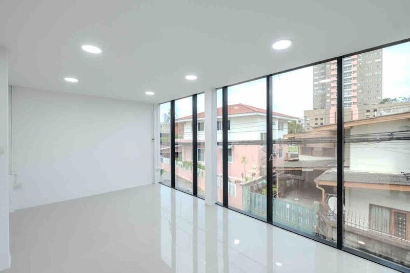 ให้เช่า - Office building for rent, located at Sanphawut Road (SPSAM1998), กรุงเทพ