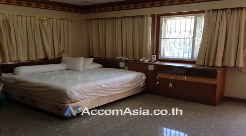 ให้เช่า - 6 Bedrooms House for Rent in Silom, Bangkok near BTS Sala Daeng, กรุงเทพ