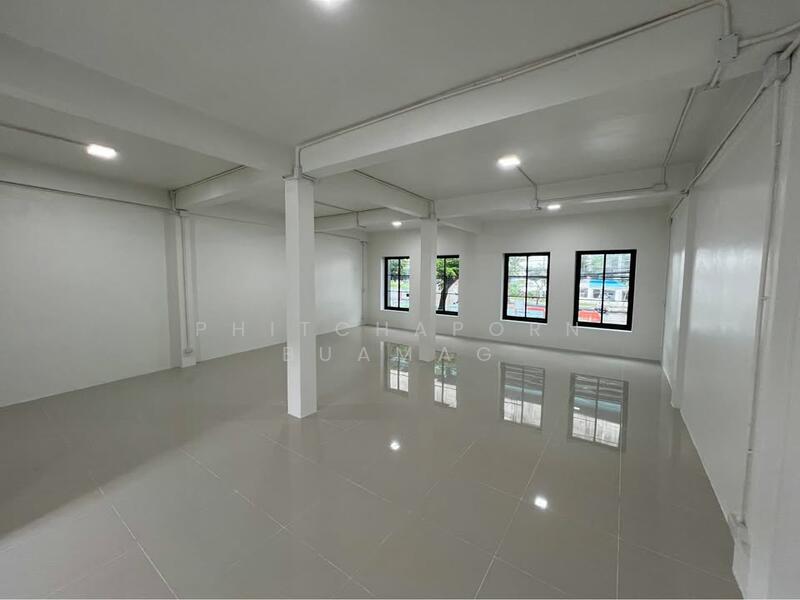 For Rent - 2-Bedroom Townhouse, Bangkok