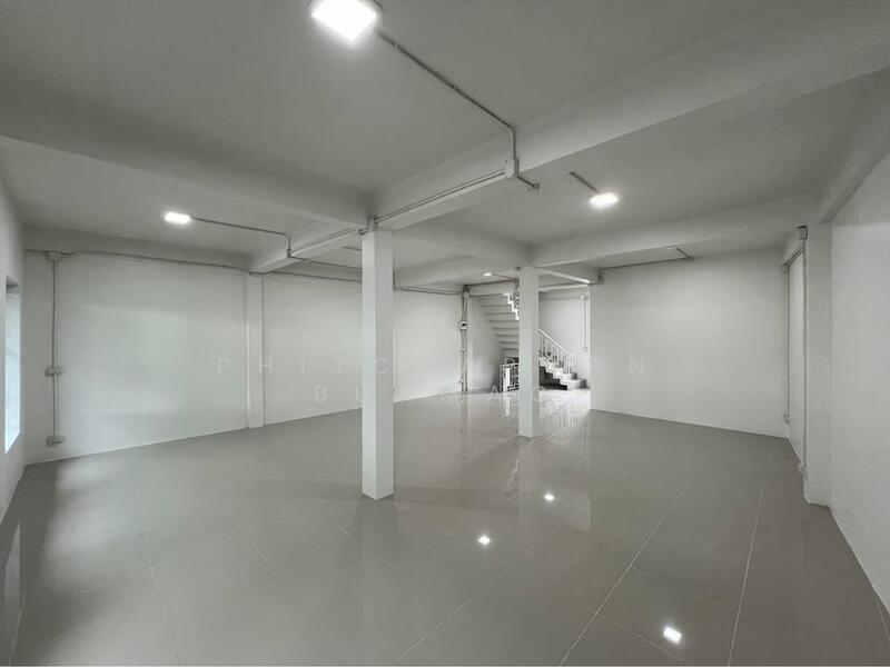 For Rent - 2-Bedroom Townhouse, Bangkok