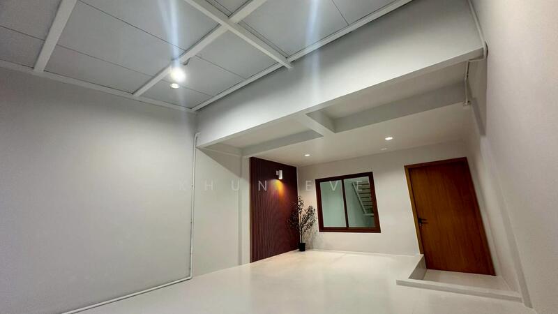 For Sale - Newly renovated townhouse for sale on Sukhumvit 77, On Nut, near Srinakarin BTS station (SPSEVE1, Bangkok