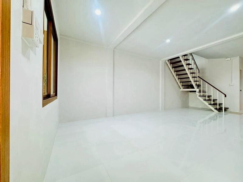 For Sale - Newly renovated townhouse for sale on Sukhumvit 77, On Nut, near Srinakarin BTS station (SPSEVE1, Bangkok