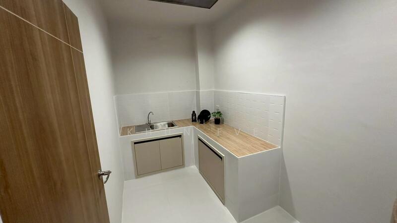 For Sale - Newly renovated townhouse for sale on Sukhumvit 77, On Nut, near Srinakarin BTS station (SPSEVE1, Bangkok