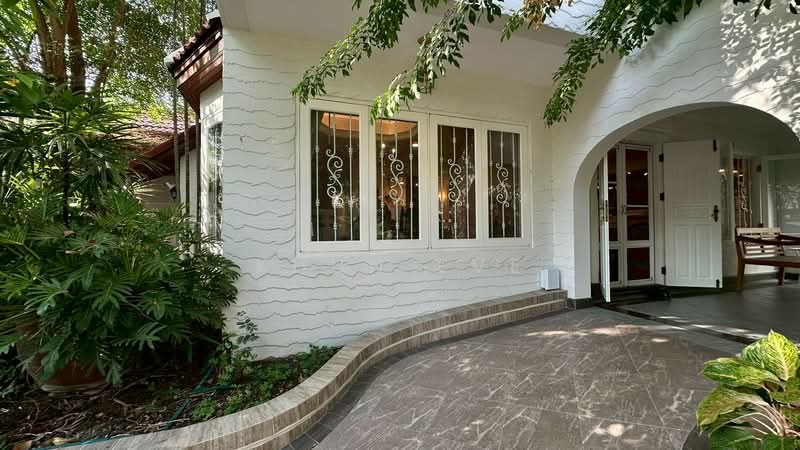 Detached house for rent Sukhumvit 50 onnut a beautifully decorated ( SPSEVE1414 ), Bangkok, Phra Kanong, Khlong Toei, Bangkok, 4 Bedrooms, 460 sqm, Single Detached House For Rent, by Khun Eve, 60240640 - DDproperty.com