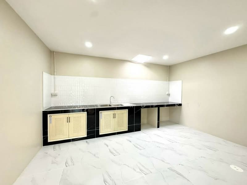 Baan Pruksa 14 A Bangbuathong, Nonthaburi, Soi Pruksa Village 14 A, Bang Khu Rat, Bang Bua Thong, Nonthaburi, 4 Bedrooms, 180 sqm, Townhouse For Sale, by Connex Property, 60240662 - DDproperty.com